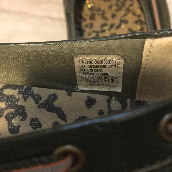 •Skechers Flats• - Picture 3 of 4